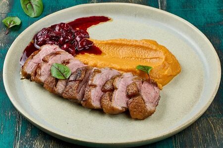 Утка с пюре из батата 