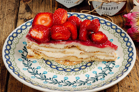 Торт ванильно-заварной с клубникой