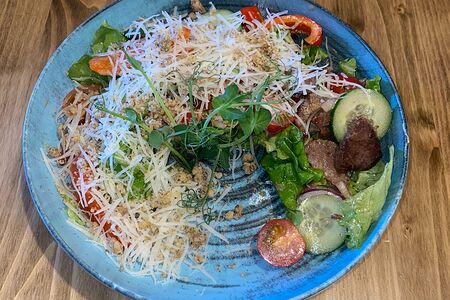 Салат теплый с говядиной