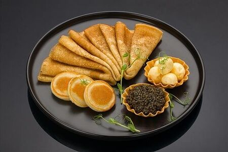 Блины и мини-оладушки с осетровой икрой
