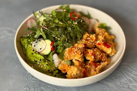 Салат из хрустящей курочки с овощами