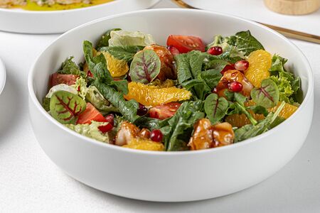 Салат с тигровой креветкой и апельсинами