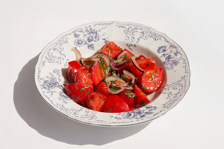 Сладкие томаты с крымским луком