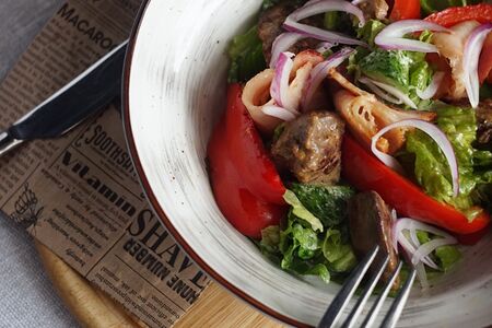 Теплый салат с куриной печенью