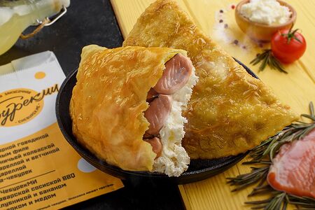 Чебурек с тунцом