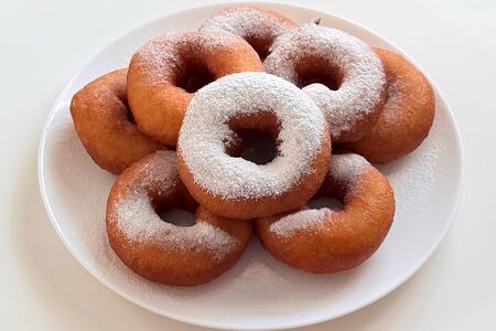 10 пышек с сахарной пудрой