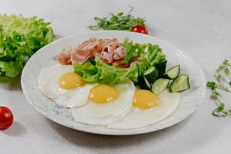 Яичница из трех яиц