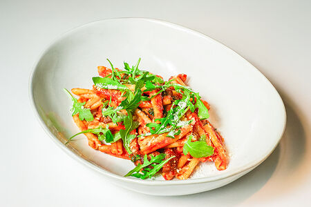 Казаречче с телятиной и листьями руколы