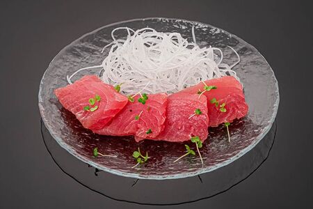 Сашими Тунец