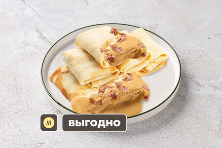 Большая порция блинчиков с ветчиной и сыром