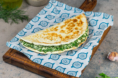 Кутаб с зеленью и сыром