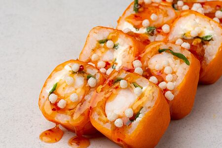 Яркая креветка 