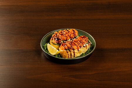 Брускетты с лососем