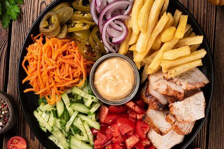 Шаверма Биг Мак на тарелке