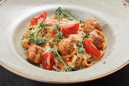 Паста с митболами