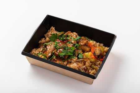 Курица с рисом и овощами Вок