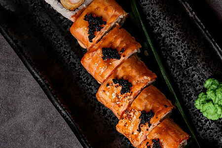 Ролл с креветкой темпура и лососем