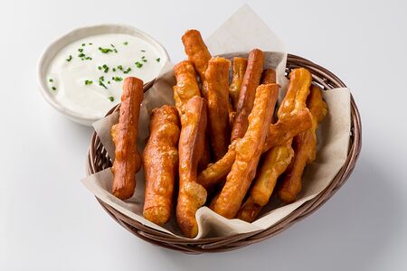 Жареный чечил с соусом тартар