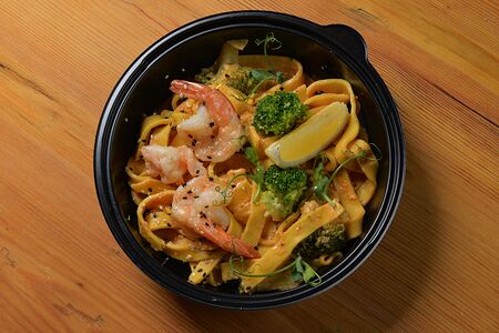 С брокколи и креветками