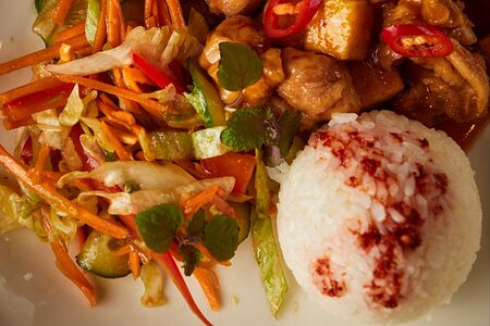 Курица с тофу в соусе тай бей