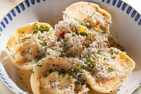 Тортеллини с цыпленком и трюфелем