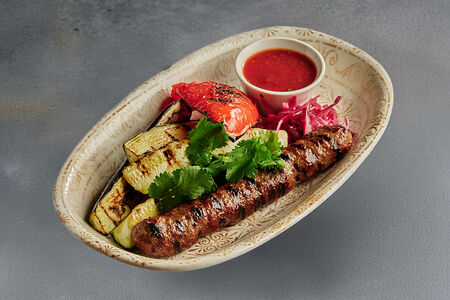 Кабаби из баранины с печёными овощами