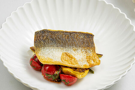 Якутский сиг с артишоками и томатами