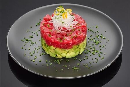 Тартар из тунца Еллоуфин с соусом юдзу