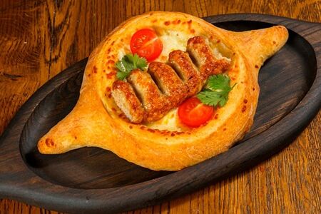 Хачапури с люля-кебабом из курицы