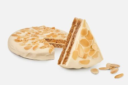 Торт Миндальный с белым шоколадом