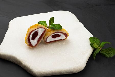 Жареная моти банан-шоколад