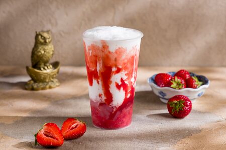 Кокосовый с клубникой 