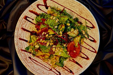 Салат тёплый с говяжьей вырезкой