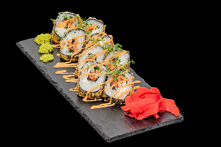 Ролл с жареным лососем