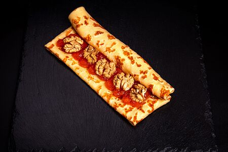 Блин с абрикосом и грецким орехом