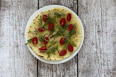 Пита с черри и пармезаном