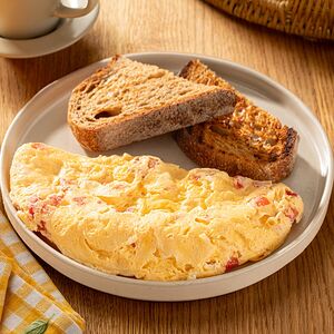 Омлет с сыром и томатами