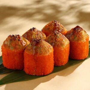 Запеченный ролл с креветками и авокадо