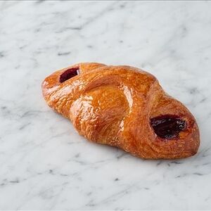 Слойка с вишней