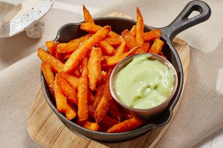 Батат фри с соусом васаби 