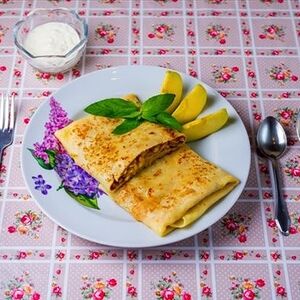 Блин с яблоками