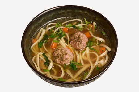 Лапша с фрикадельками из лосося