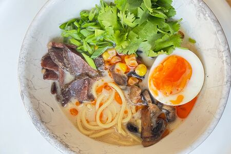 Сырный рамен с томленым бычьим хвостом 