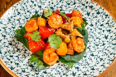 Салат с креветками и баклажанами