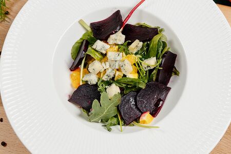 Салат с печеной свеклой 