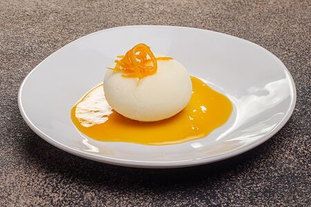 Моти с апельсиновым соусом