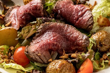 Салат с ростбифом и картофелем бейби 