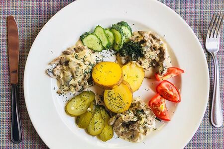 Бефстроганов из телятины в сливочном соусе 