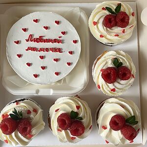 Бенто-торт Любимой мамочке и 5 капкейков на День рождения 