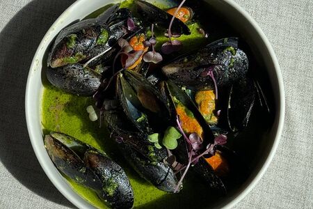 Мидии в шпинатном соусе